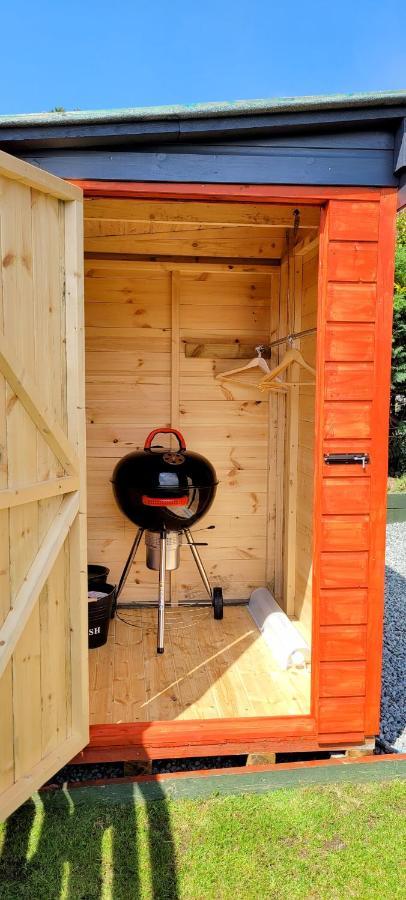 Small Cozy Shepherd Hut 20 By 7 Feet With Boxed In High Double Bed Balmacara Exterior foto