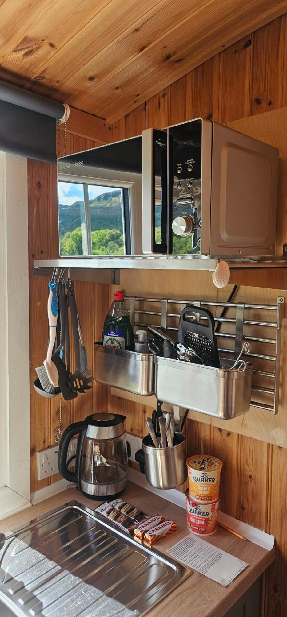 Small Cozy Shepherd Hut 20 By 7 Feet With Boxed In High Double Bed Balmacara Exterior foto