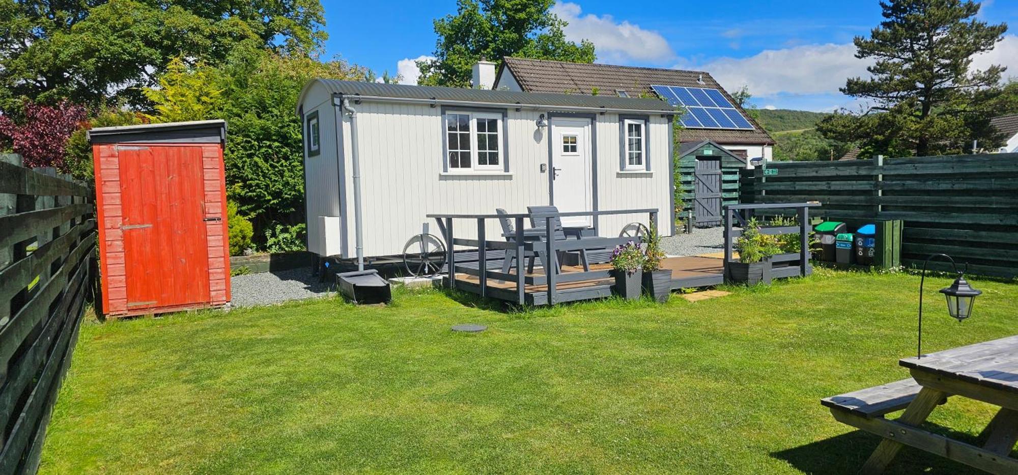 Small Cozy Shepherd Hut 20 By 7 Feet With Boxed In High Double Bed Balmacara Exterior foto
